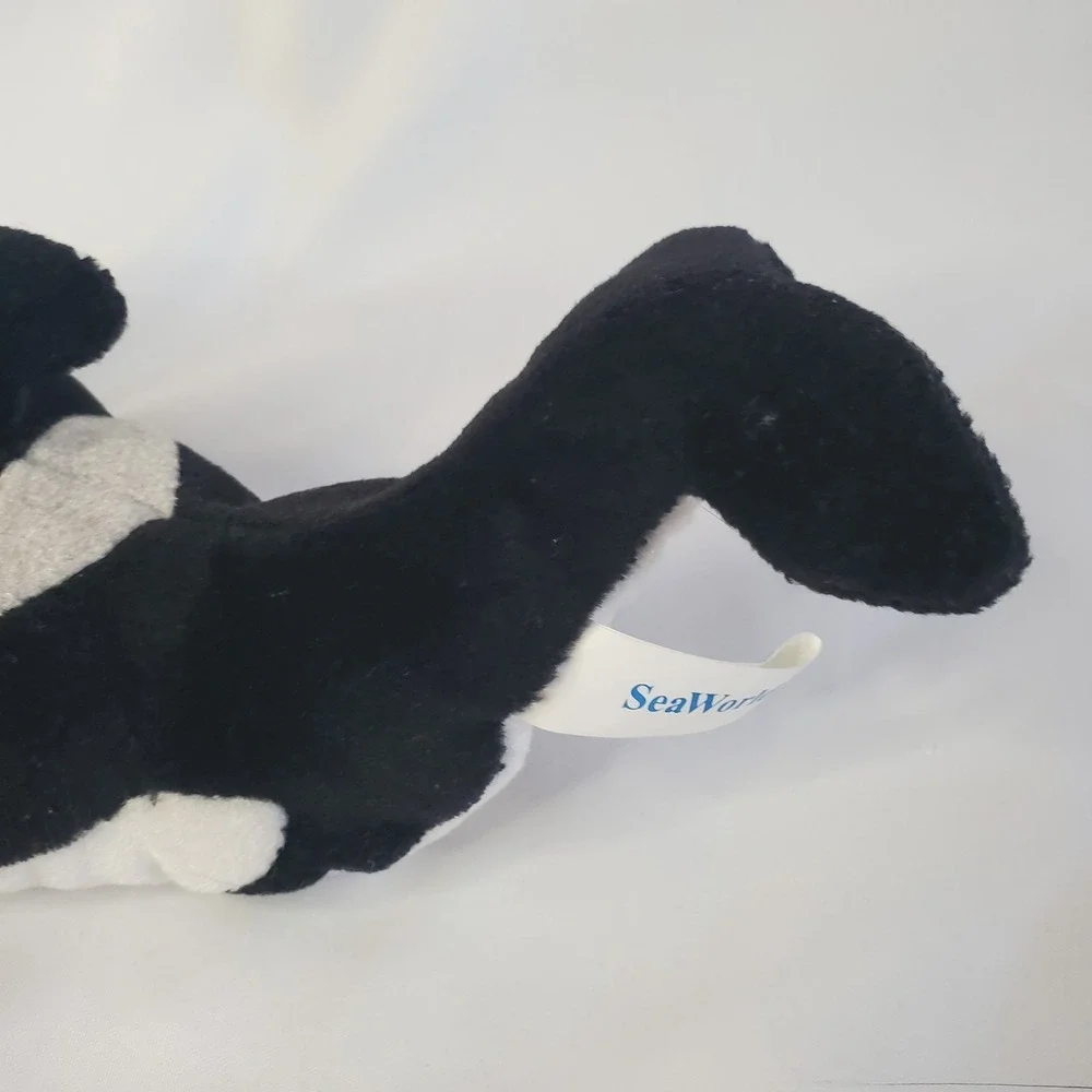 SeaWorld Shamu Orca Plush Stuffed Animal Black White Killer Whale 9 Inch Nwt